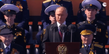 俄少将：红场阅兵当天，有百次无人机袭击！美F-22隐形战机现身俄邻国！英确认给乌巡航导弹，射程超250公里