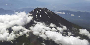 早安·世界｜乌干达反政府武装袭击一所学校，已致40人死亡