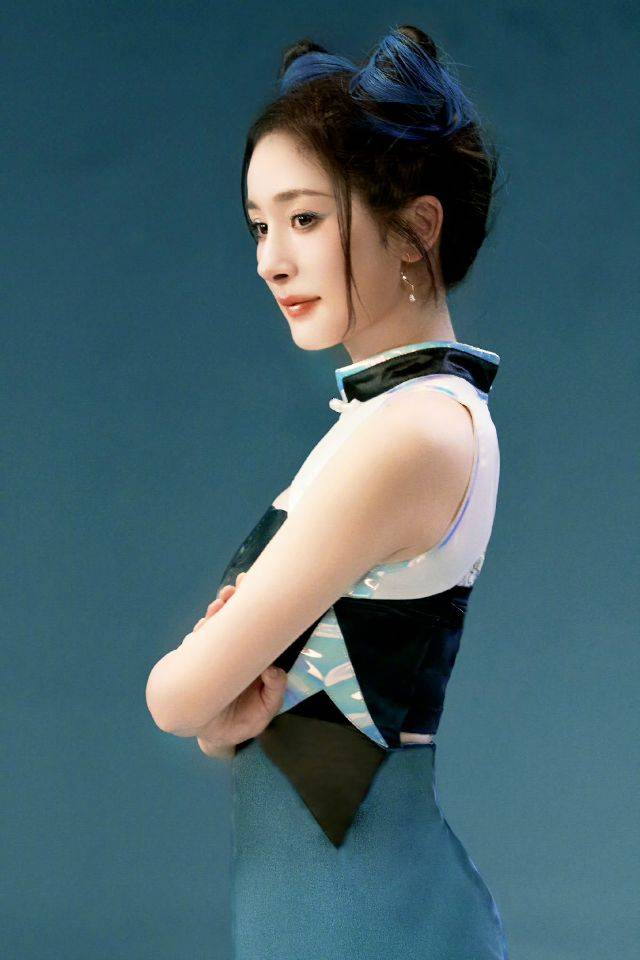 女星杨幂时尚造型优雅高贵端庄大方