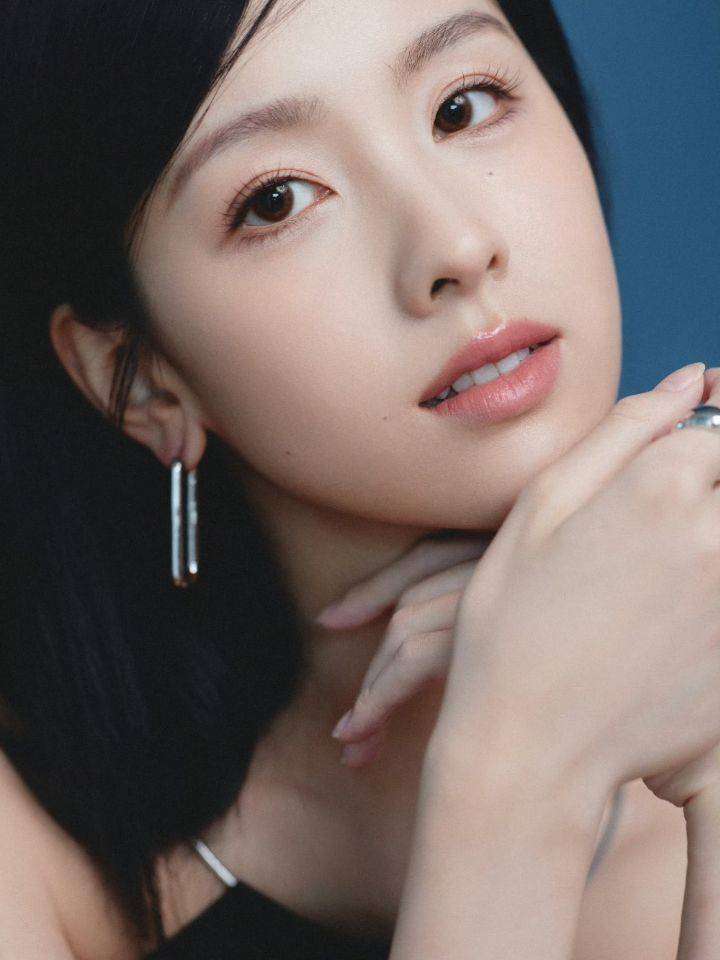 陈都灵造型写真灵动可爱艳丽娇美