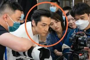 疑似胡歌和老婆同框合照曝光 二人非常般配