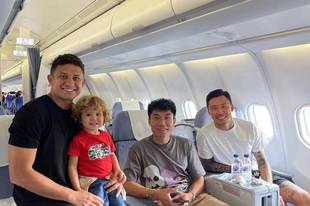 恒大中轴合体！艾克森晒与郑智张琳芃合影