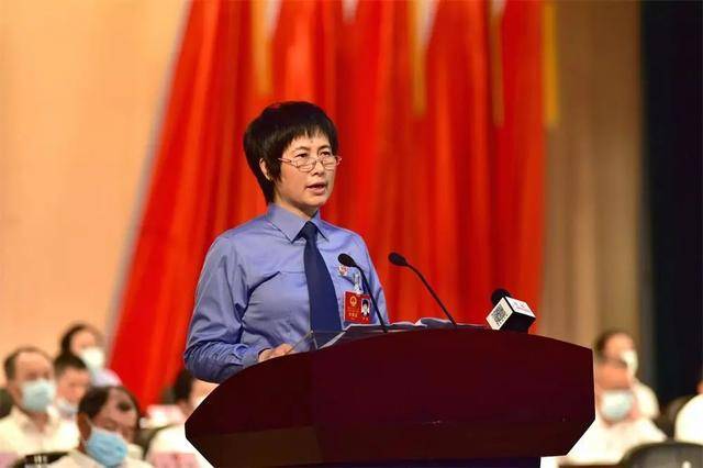 5月13日,铜陵市人民检察院检察长曹敏在市第十六届人民代表大会第三次