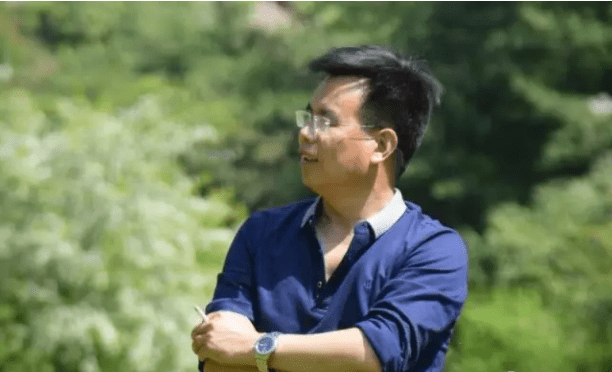 1969年生,天水市商务局职工,1990年以来先后在《天水文学》,《红柳》