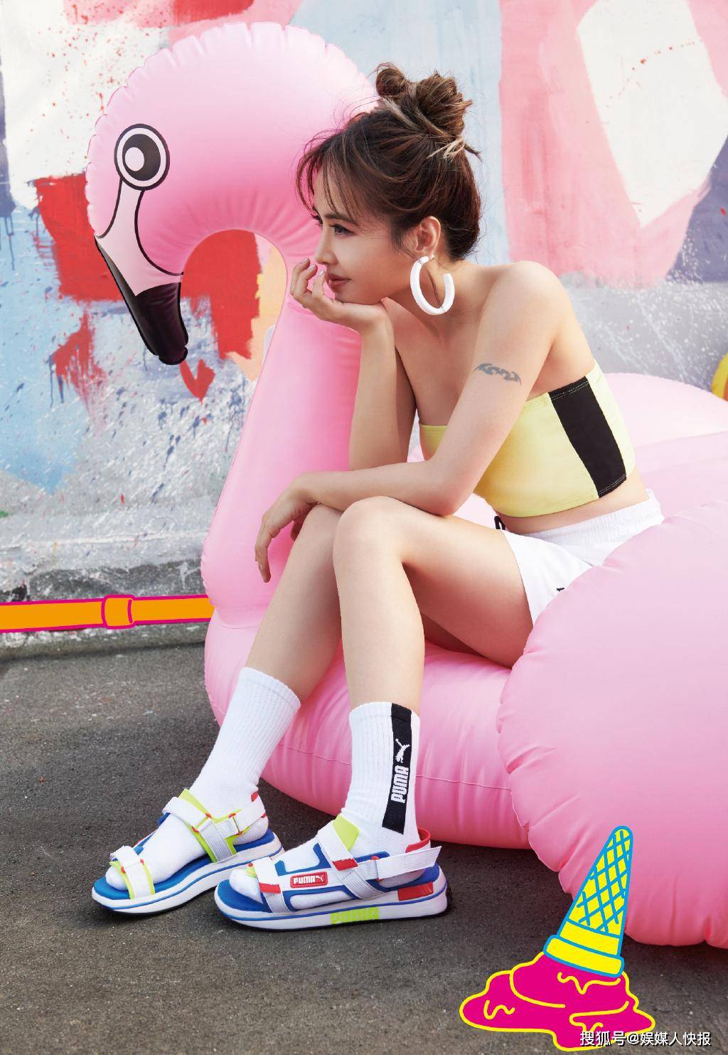 40岁蔡依林秀少女身材穿运动装扎丸子头活力四射