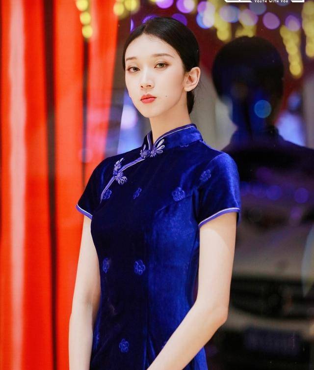 《青你2》联欢会,虞书欣甜刘雨昕飒,刘令姿穿旗袍跳舞美翻全场