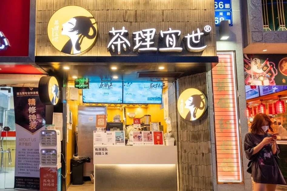 20名顾客还有机会获得周边礼包喔~为了大家可以更放心地喝到饮品,门店