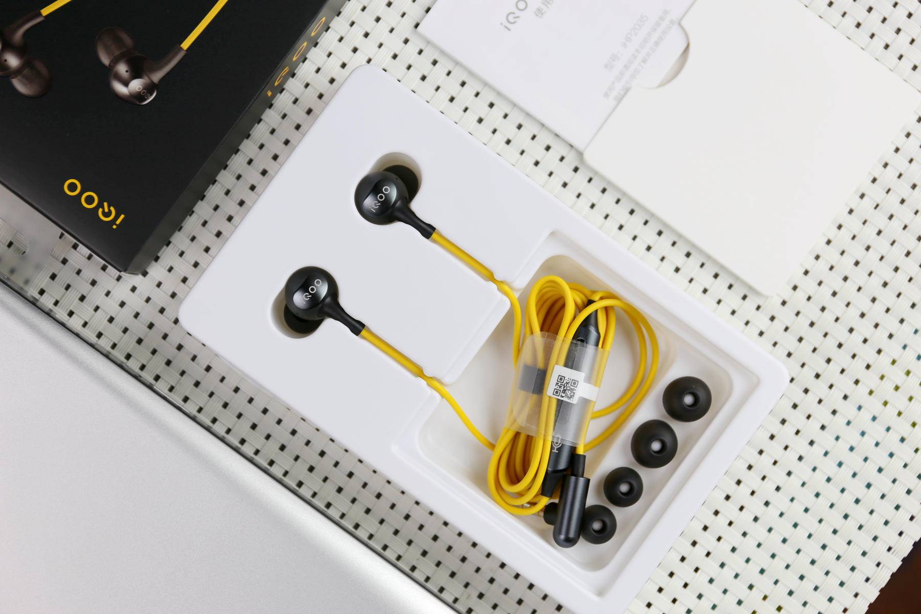 5mm耳机接口,打游戏也不影响握持感,能够让用户更加专心的投入游戏