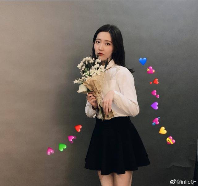 亭亭玉立天生丽质纯真可爱的中国00后新生代艺人何静宜