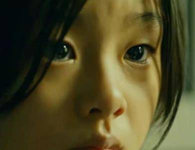 原创釜山行:男主女儿给妈妈打电话,为何一直打不通?真实原因太残忍