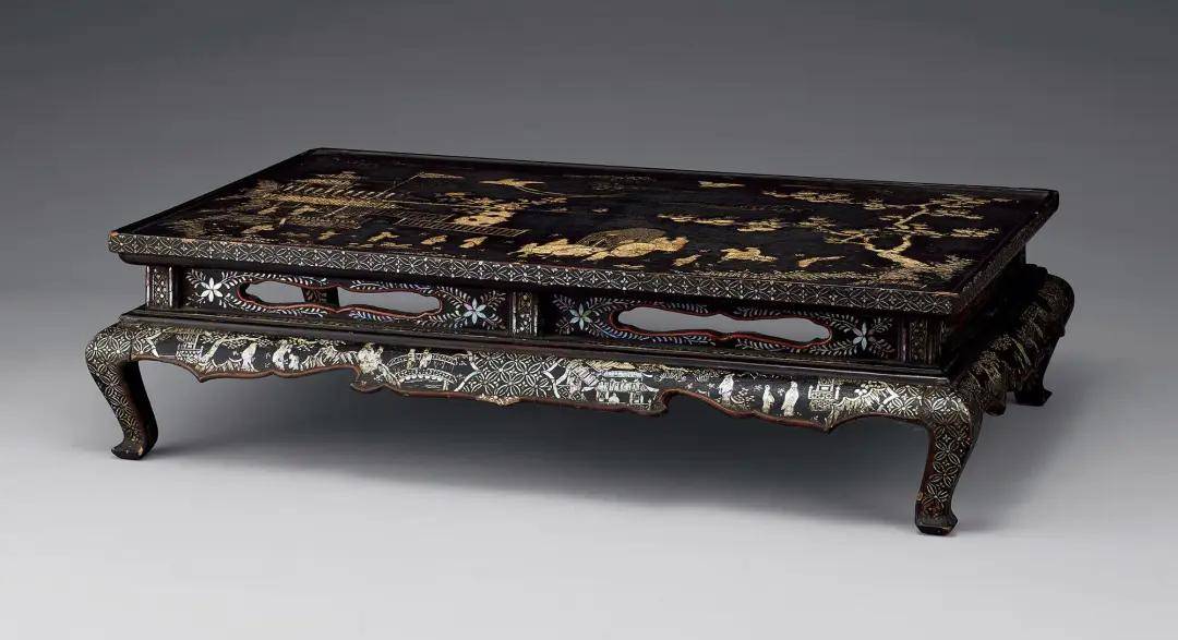 红木家具上闪亮的螺钿真是美极了