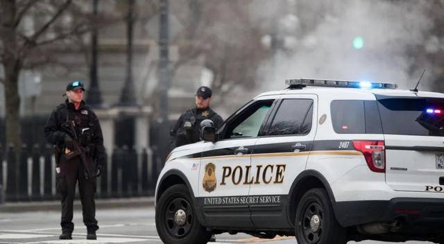 警车高速追击坦克为什么美国警车的性能都必须如此强悍