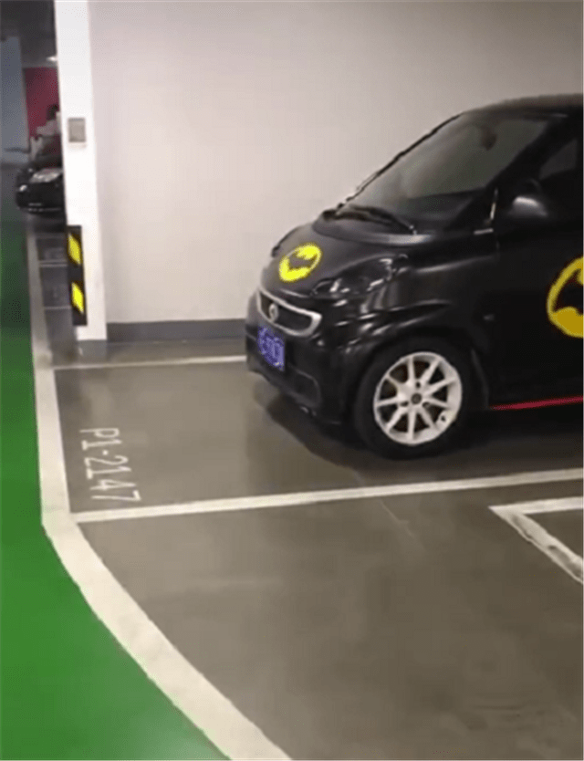 迷你车位来袭专为微型车设计不占空间停车还方便