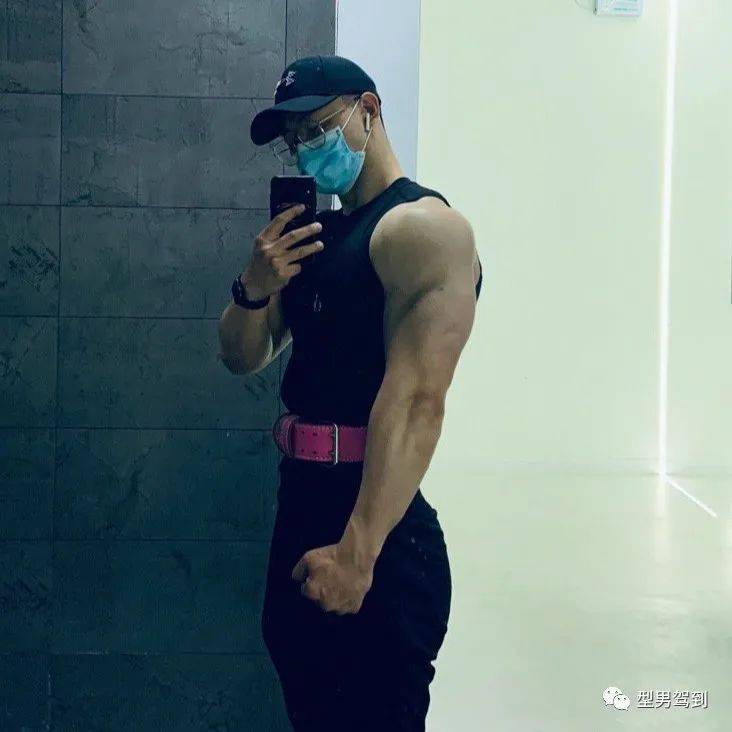 北京肌肉医生引发舔屏,网友纷纷求打针