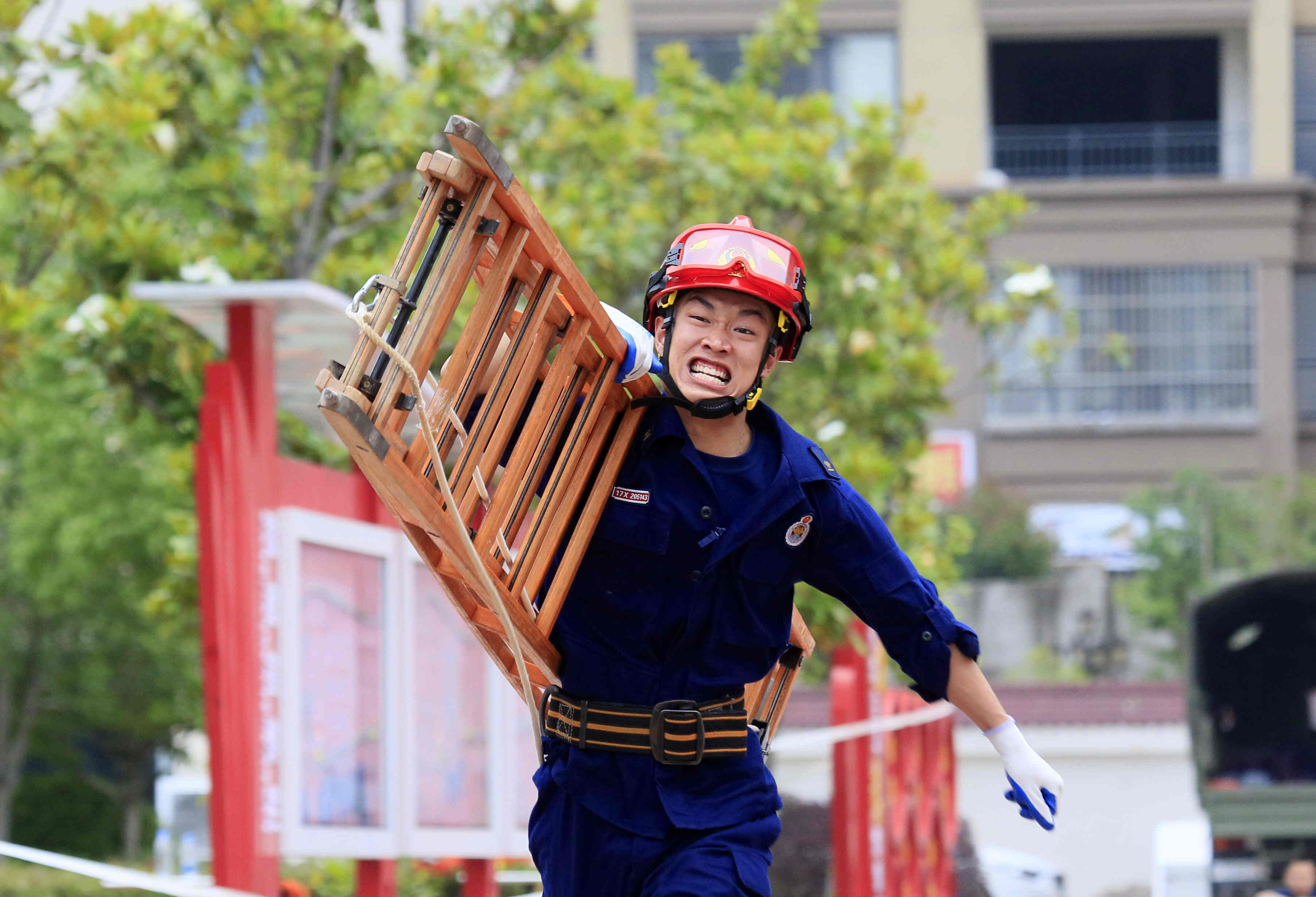 湖北黄冈:48名消防员同台竞技