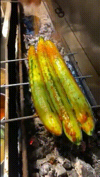 【搞笑图片】客人点了三根烤黄瓜，可以满足