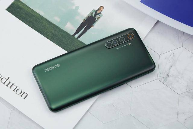 骁龙865降价200元,amoled屏 256gb 4200mah,一配置被网友嫌弃