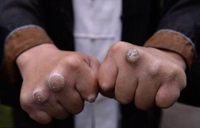 原创谁说传武没真大师?他曾下战书挑战泰森,手劈鹅卵石,头碎厚石板