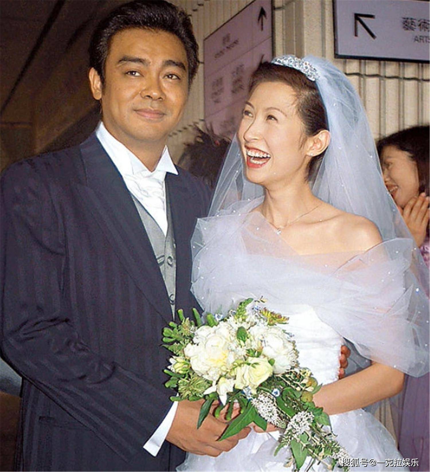 前港姐冠军郭蔼明:嫁影帝刘青云22年无子,今53岁仍被老公宠爱