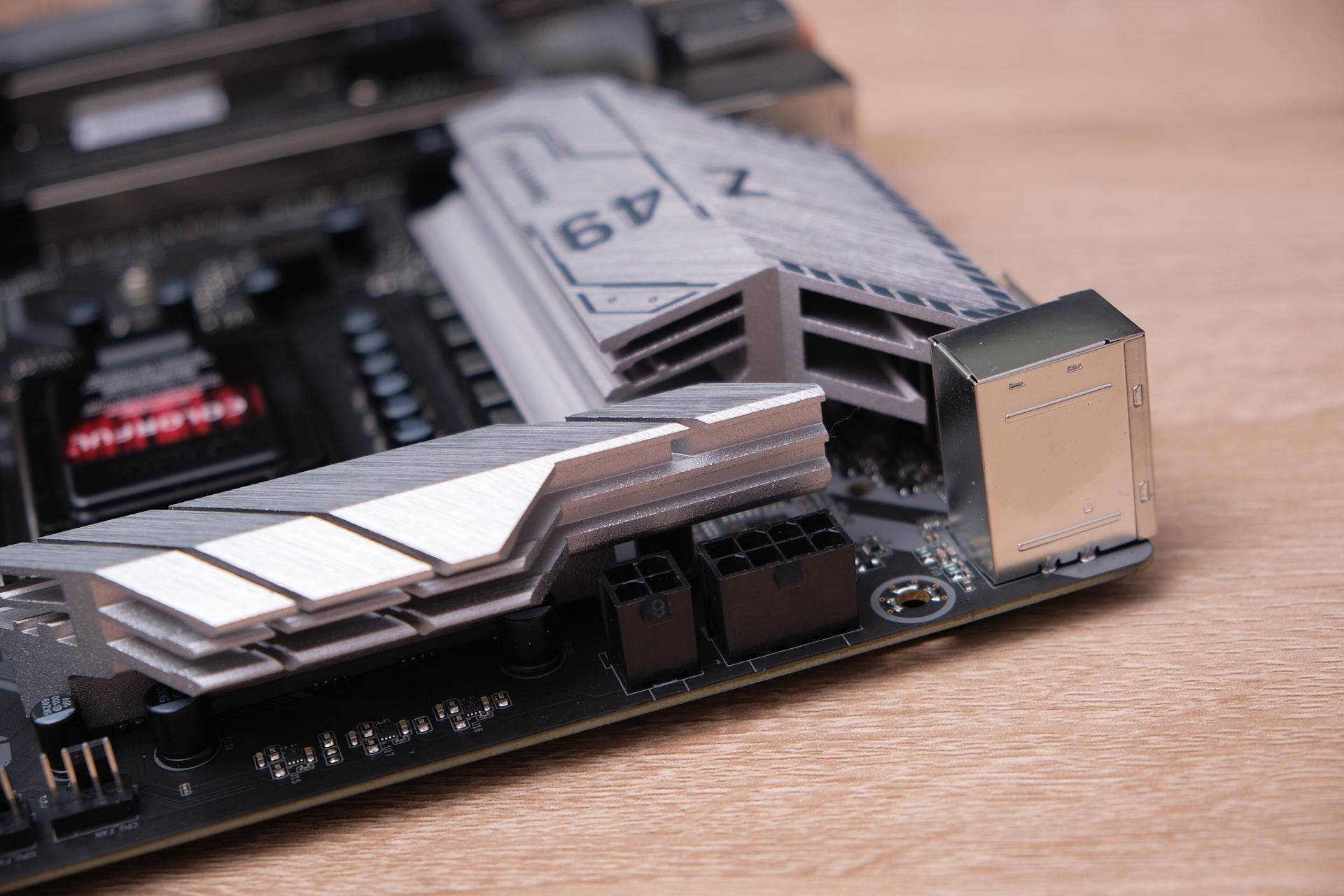 i5-10600k可以和i9五五开?游戏性能居然这么强_接口