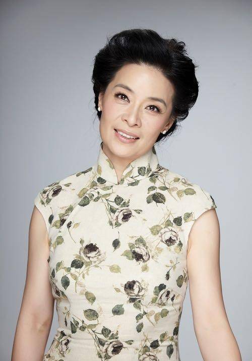 饰演吴彦祖的母亲百合影后顾艳艳丽人生背后的美丽明星妈妈