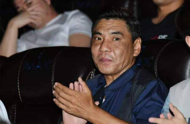 唱歌唱了一辈子都没红,培养的儿子却火遍大江南北,网友:会教育_屠洪刚