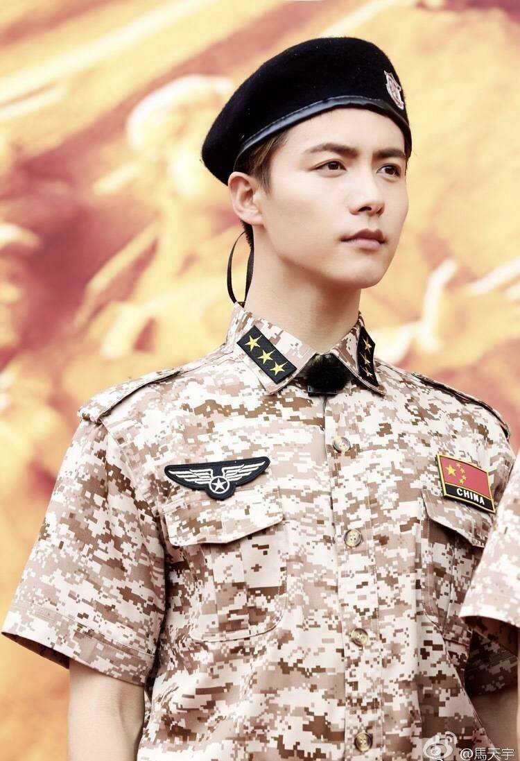 马天宇军装look心动大挑战,你扛得住算我输!