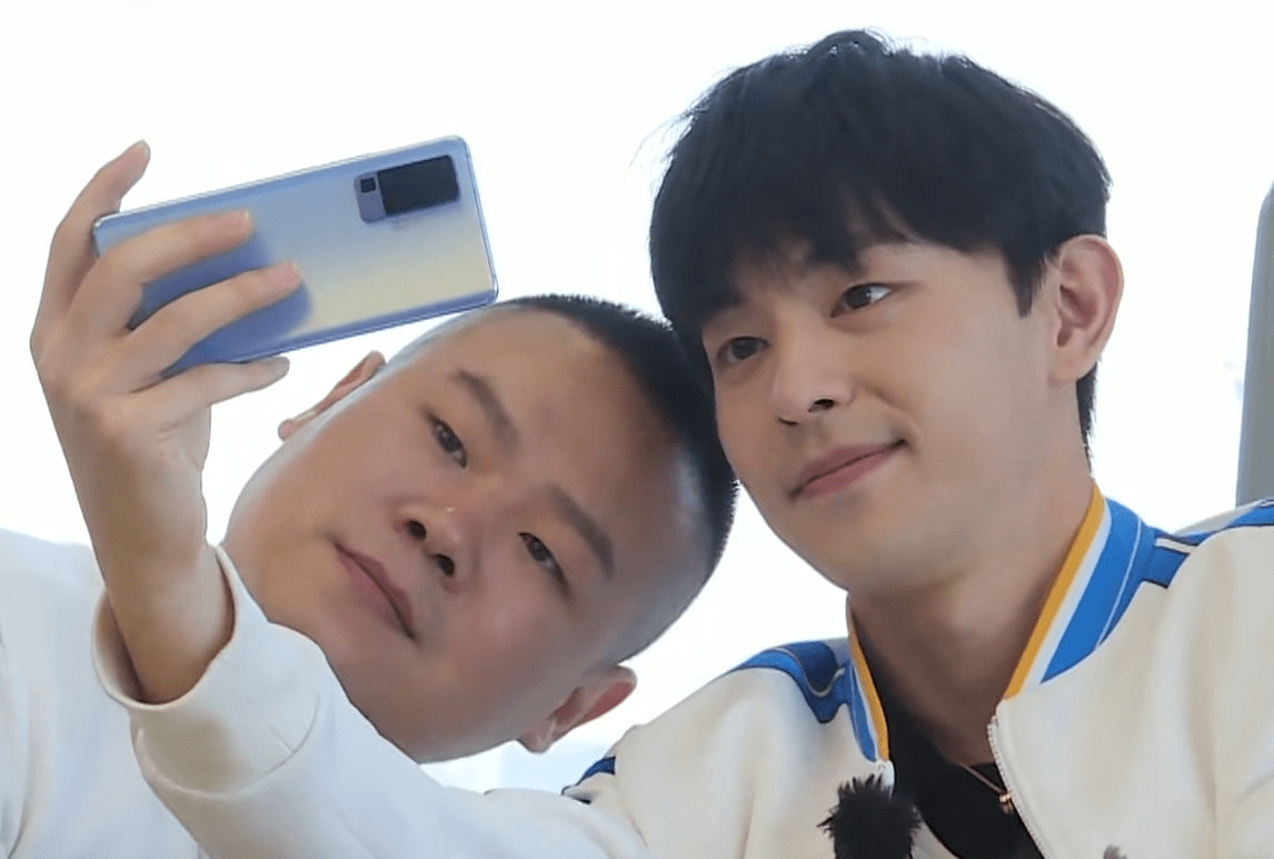 原创邓伦亲岳云鹏撒娇哄人让粉丝集体变酸后续反转却让人始料未及