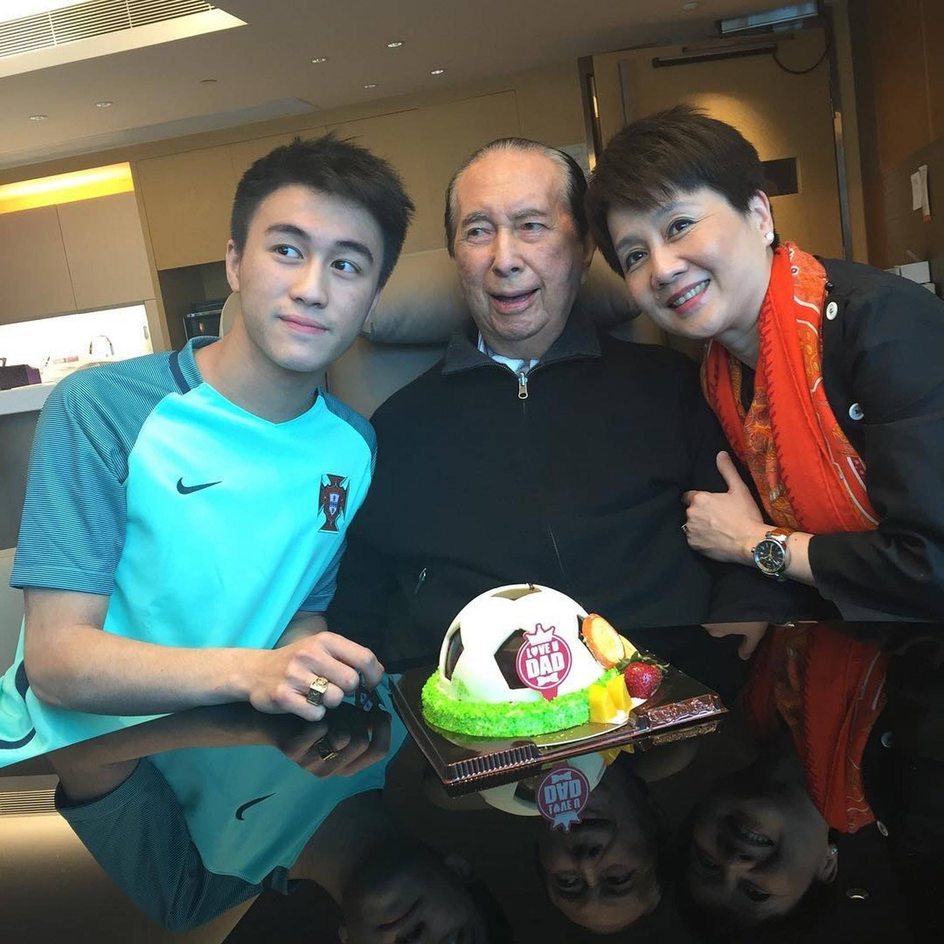 原创98岁赌王何鸿燊病逝,5700亿家产分配曝光,二房或成最后大赢家