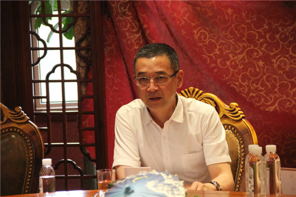 云商研究院副院长,酉贤会创始人吴勇,北大酒业总裁班学员,贵州仁怀酒