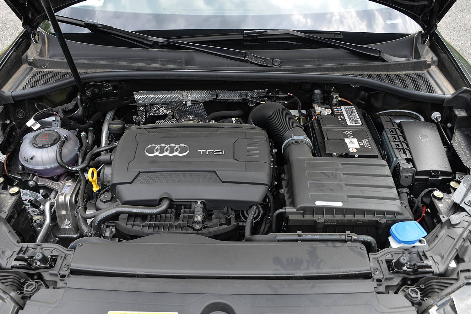 奥迪q3轿跑配置曝光5月29日正式上市推四款车型标配三温区空调混搭