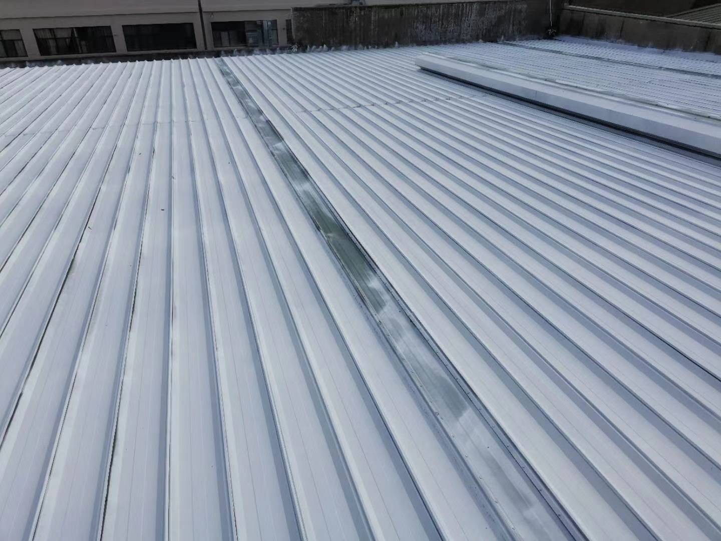 屋顶的隔热材料隔热漆施工方案