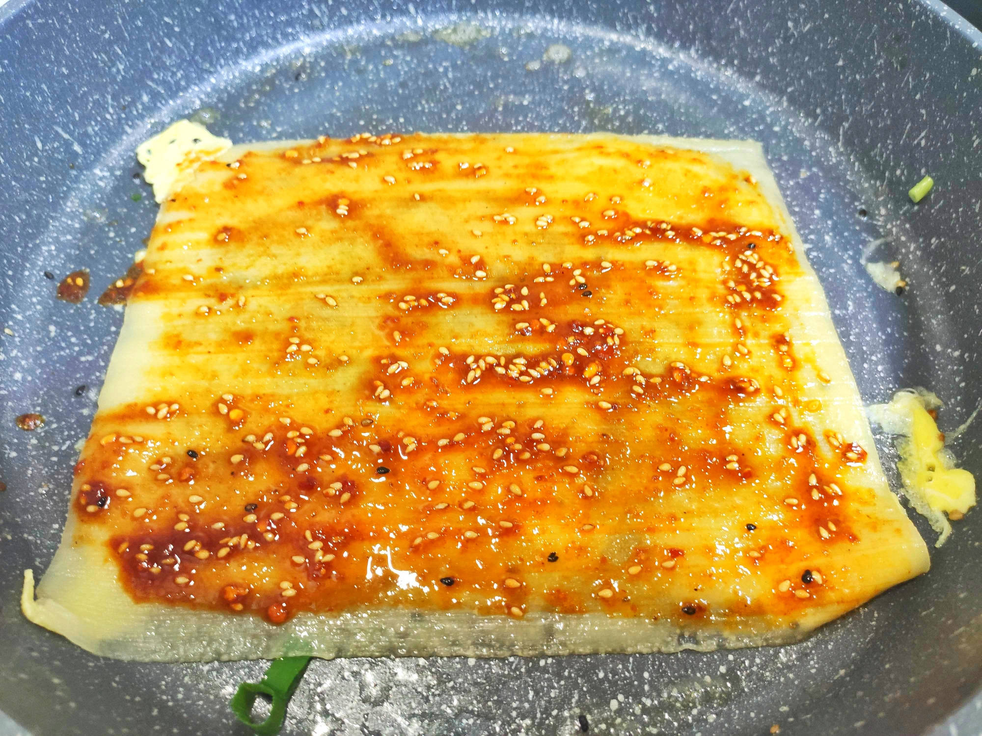原创东北特色烤冷面,好吃秘诀在这里,配上秘制酱汁,可以出去摆摊了