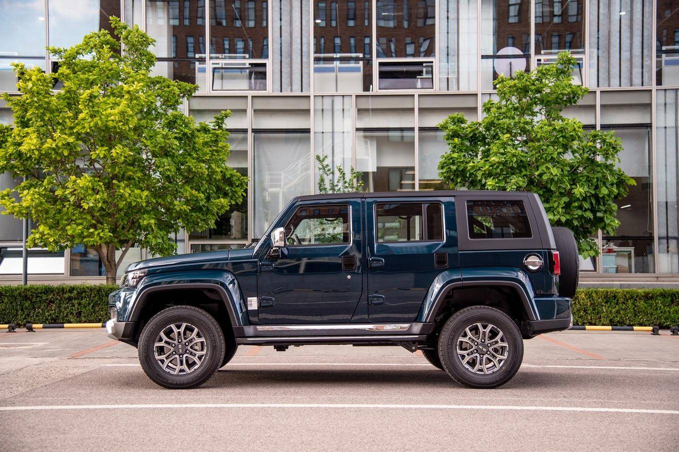 北京越野登峰时刻2020款bj40城市猎人版1598万元起售