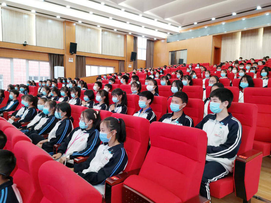 麻江县第二中学举行"三学 "课堂教学模式学习小组组长职责培训