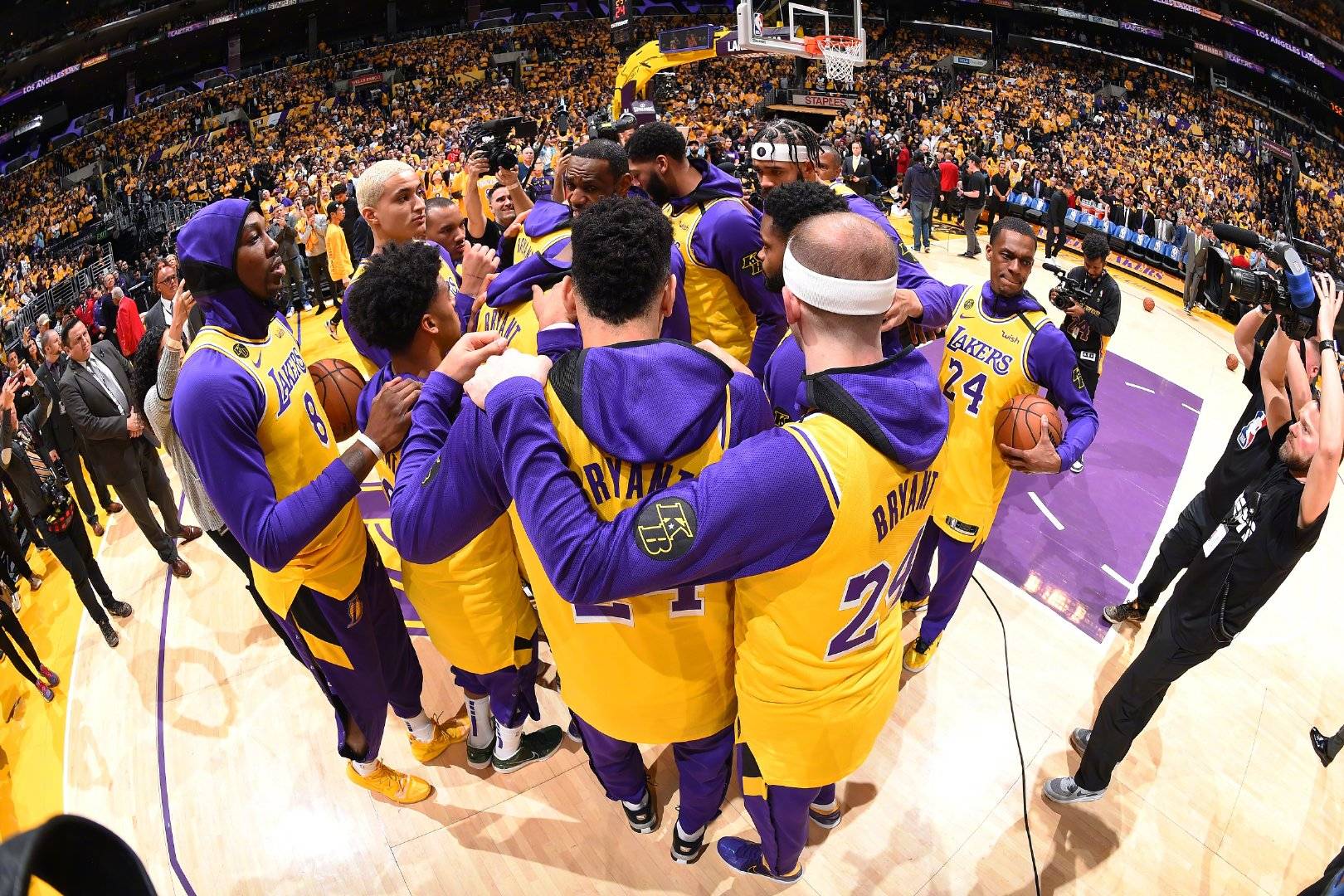 刚刚nba传来3条消息小卡被夸欧文一战成名湖人有喜讯