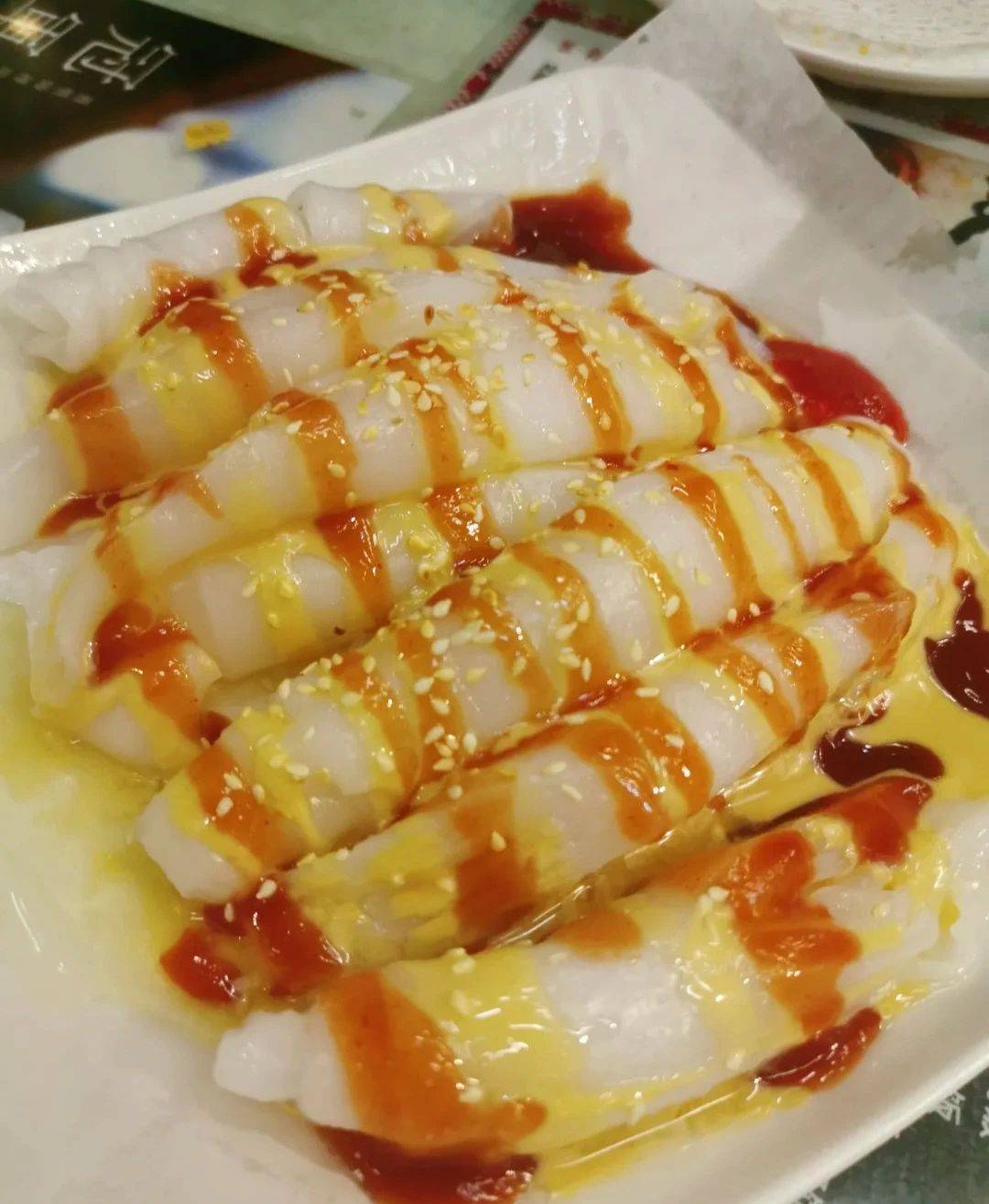 混酱肠粉——19 肠粉是一大条那种,酱够多,每一口都能吃到酱 ,肠粉