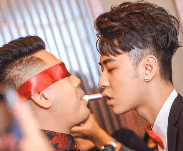 张云雷当伴郎穿上西服的瞬间粉丝看到后大家集体抢伴郎去吗