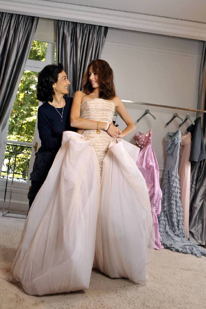 原创赌王孙女何家晴自嘲童年是丑小鸭15岁登名媛舞会获赠82克拉钻石