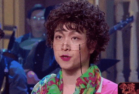 张海宇在今夜百乐门里基本上都是以女装的造型出现,塑造了青岛大姨