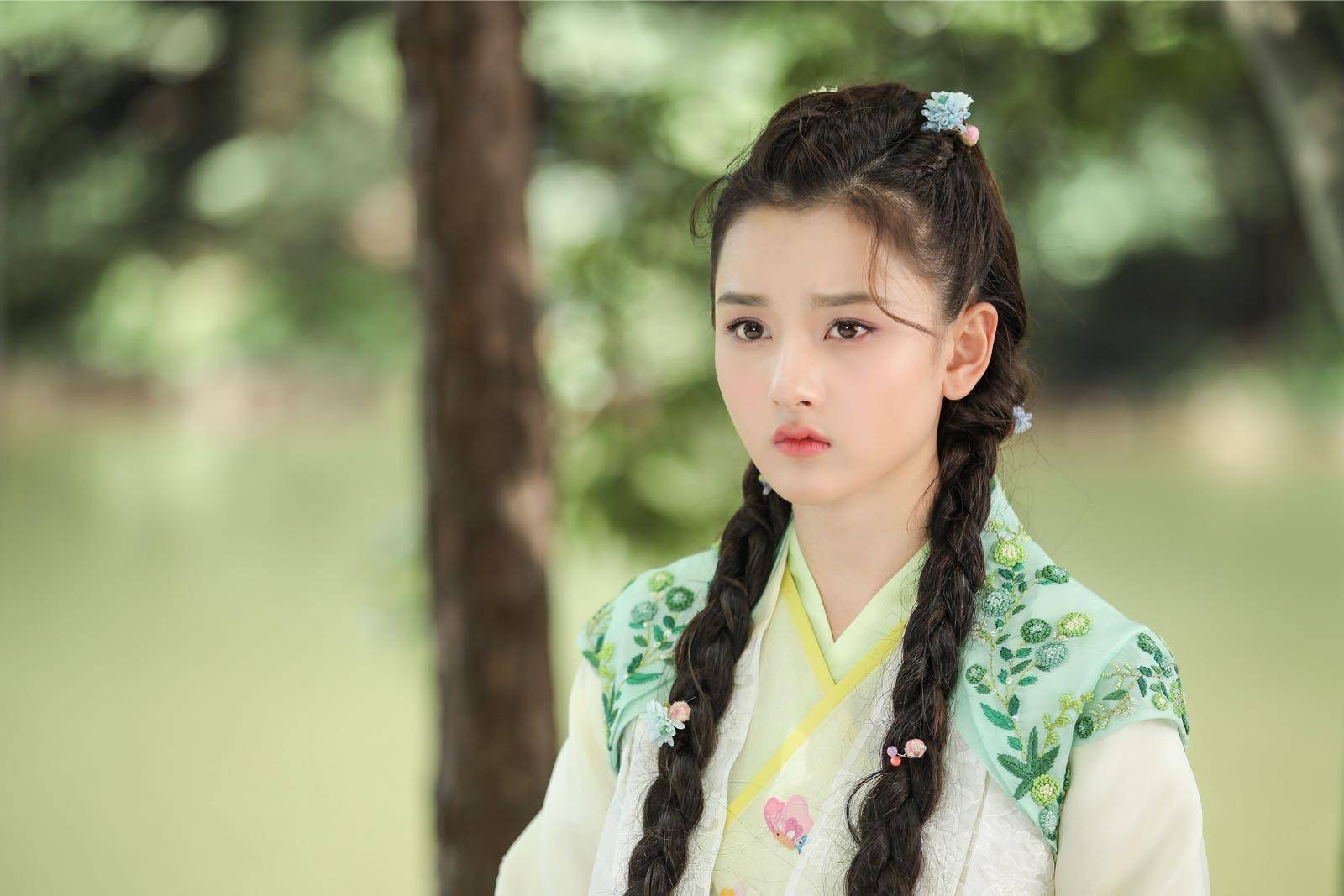 公认最美的"双子座"女星,鞠婧祎第4,热巴第3,第一美到极致