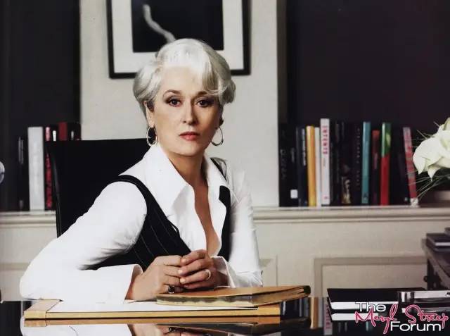 梅姨的话大家都熟悉的吧,《穿普拉达的女王》里面的女魔头,帅气又霸气