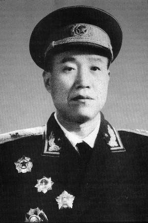 陈锡联让他主动出击,他却胡乱放几炮了事,最后拖回3辆苏军坦克_肖全夫