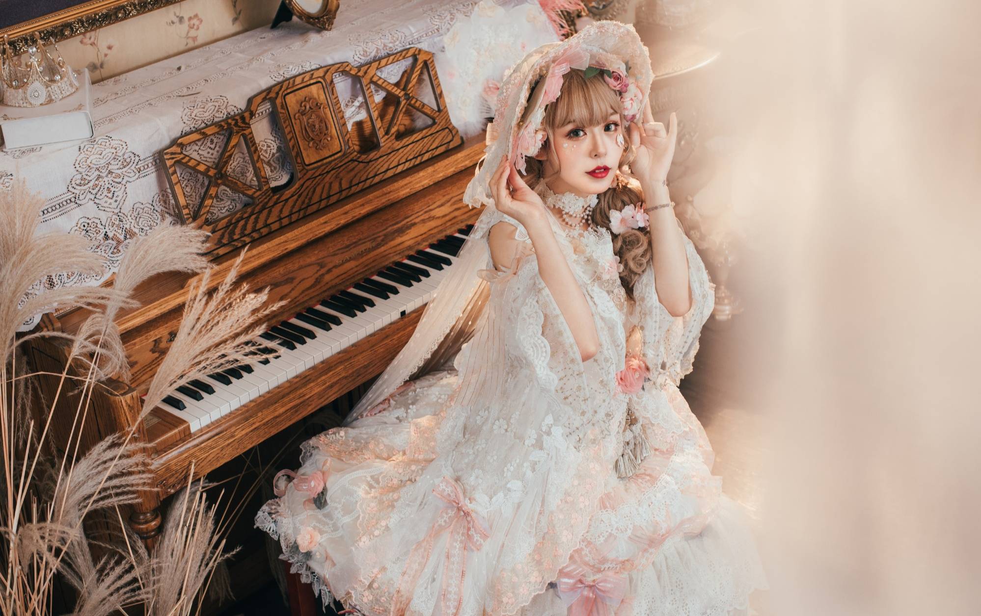 原创甜美花嫁lo娘,层叠蕾丝尽显优雅端庄,头戴檐帽仿佛茶会仙子