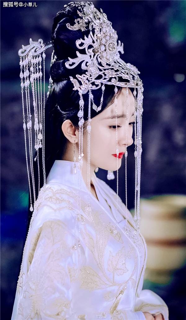 原创穿白色嫁衣的古装女星杨紫惊艳杨幂清新看到热巴这才是神颜