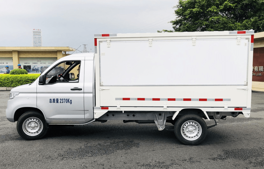 致富"神车"来了,五菱汽车推出最强"地摊车",售5.58万起!