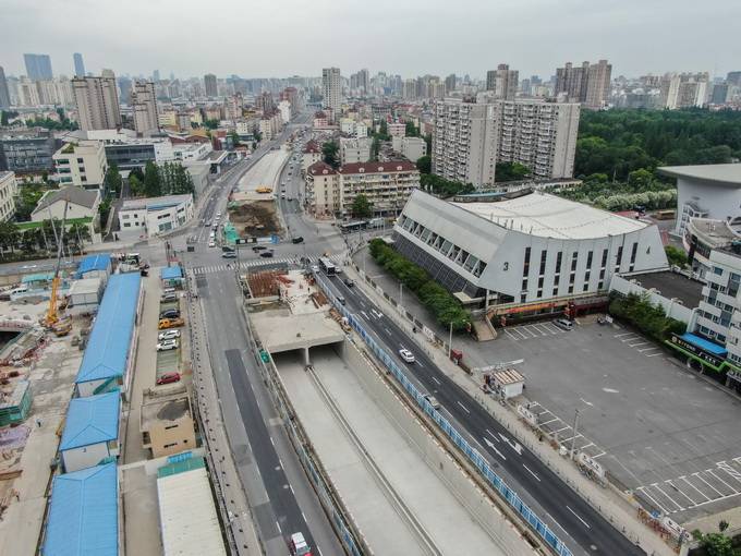 隆昌路隧道拓宽马路图片