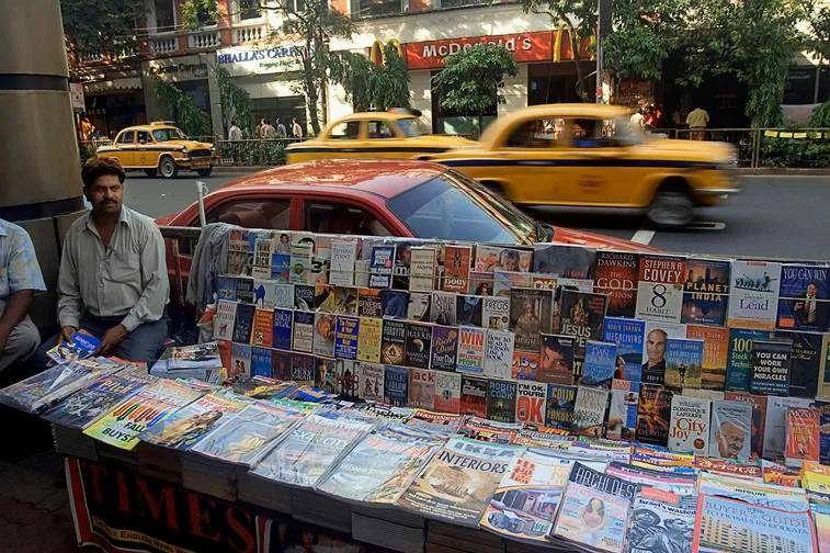 地摊回归了,被城市弄丢的书报摊,还会回来吗?