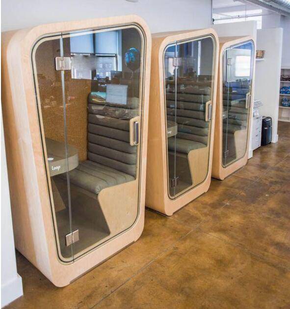 花2万做胶囊书房占地不到2㎡很有安全感还可以放阳台