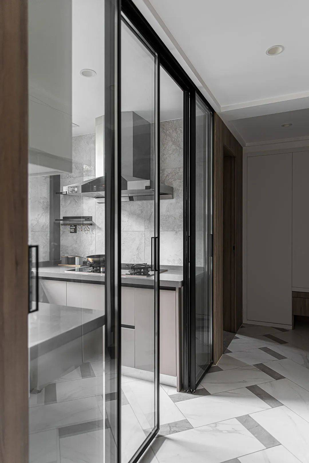 温润木质营造135㎡一家三口的治愈系灵魂居所